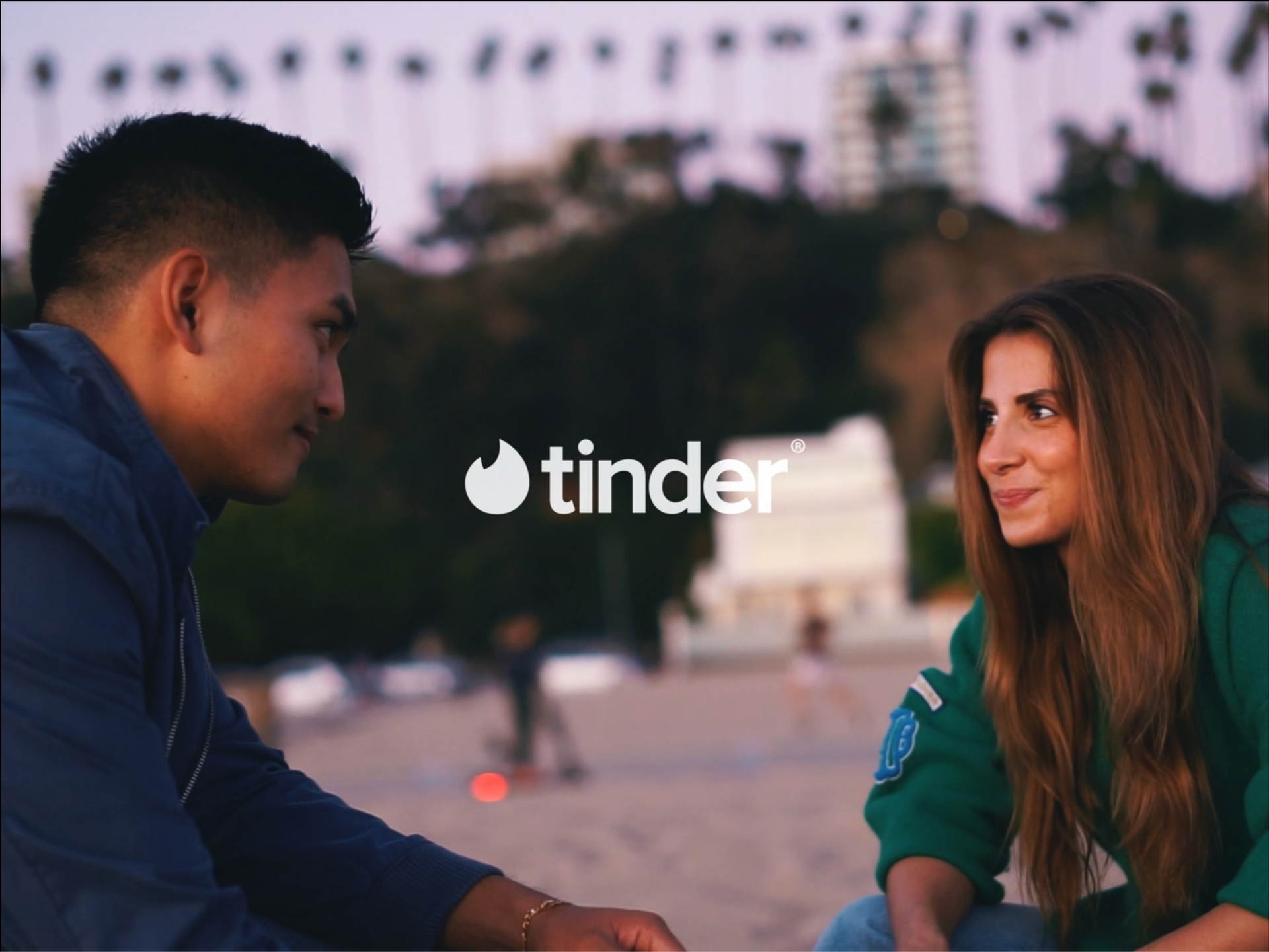 Tinder – Lost in the Crowd
