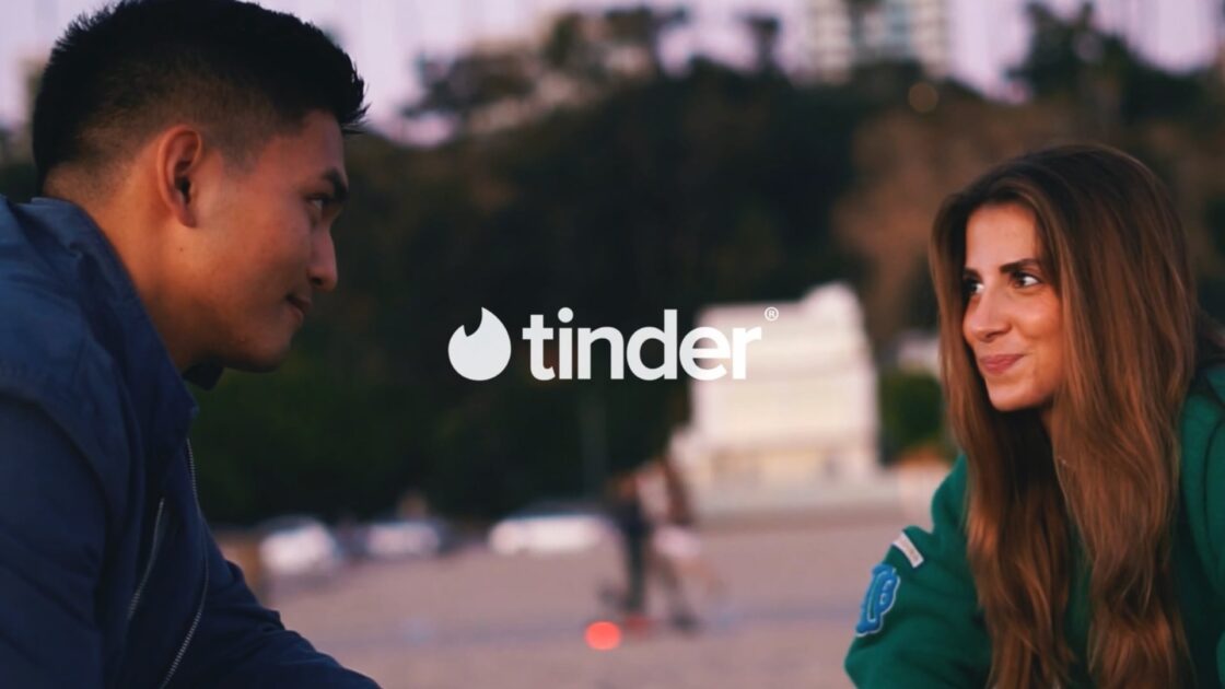 Tinder – Lost in the Crowd